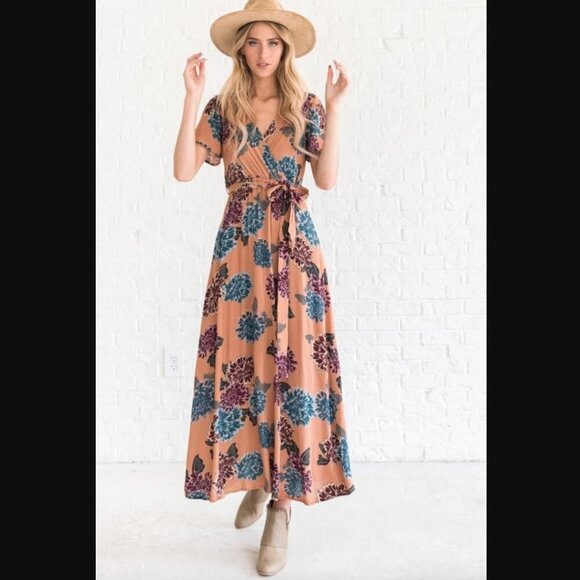 Illa Illa Maxi Dress M Floral Waist Tie Crinkle VNeck Flutter Sleeves Flowy - Picture 1 of 2